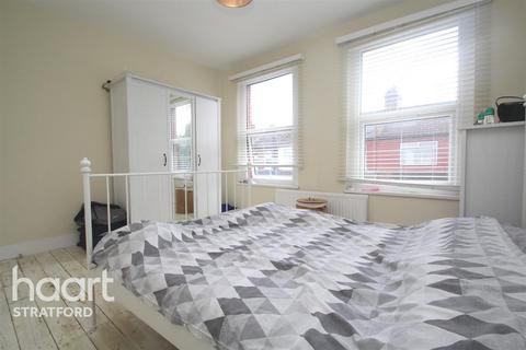 3 bedroom terraced house to rent, Falcon Street, Plaistow, E13