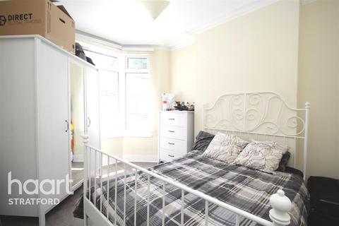 3 bedroom terraced house to rent, Falcon Street, Plaistow, E13