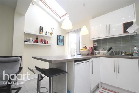 3 bedroom terraced house to rent, Falcon Street, Plaistow, E13