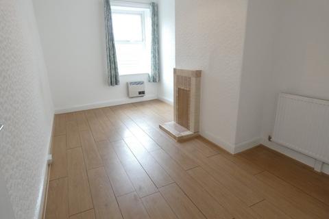 2 bedroom terraced house to rent, Holme Street, Liversedge, WF15