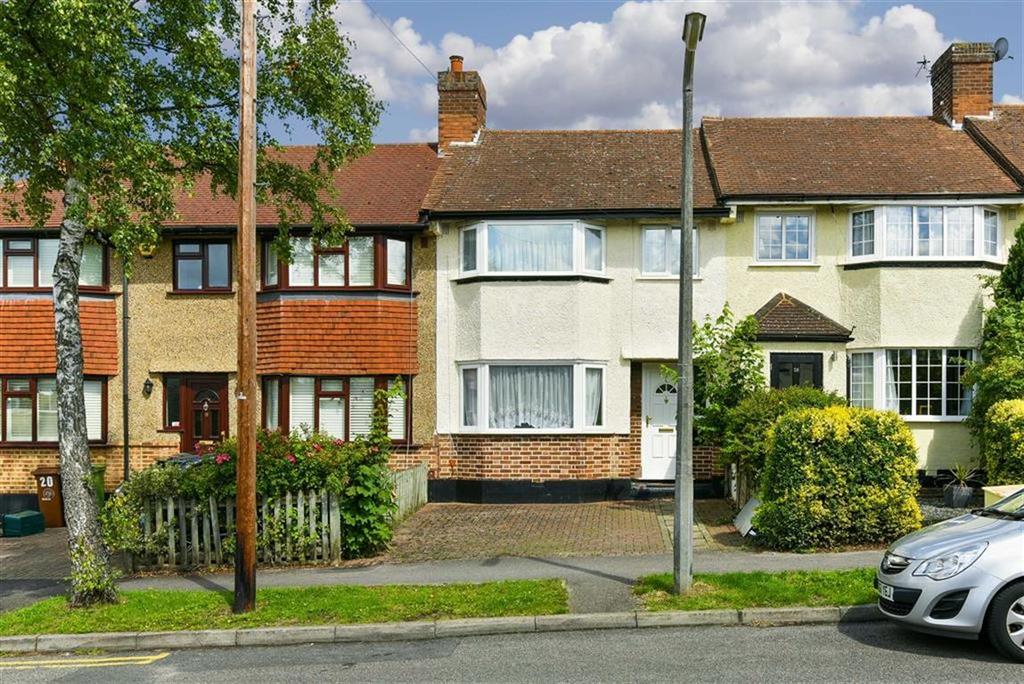 Avenue, Worcester Park, Surrey 3 bed terraced house £400,000