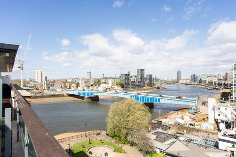 3 bedroom flat to rent, Dolphin House, Smugglers Way, London