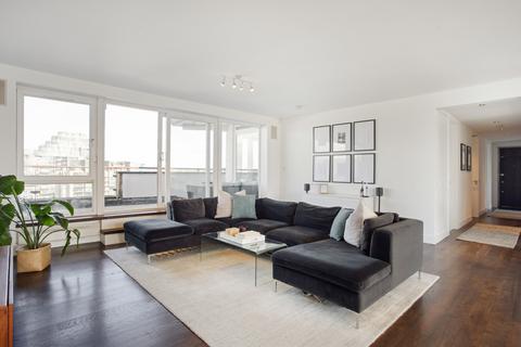 3 bedroom flat to rent, Dolphin House, Smugglers Way, London