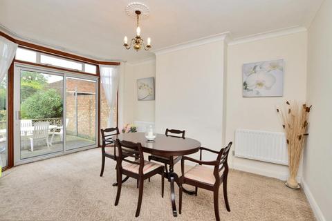 3 bedroom detached house to rent - Manor Drive North, Worcester Park, Surrey, KT4