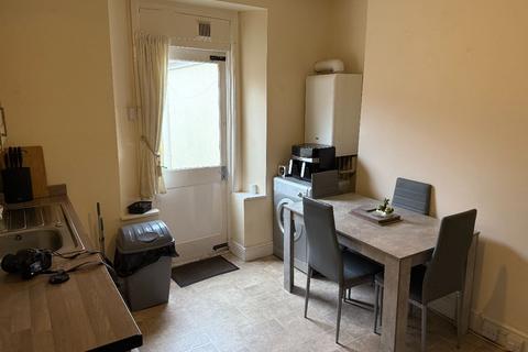 2 bedroom flat to rent, Meadow Street