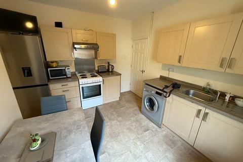 2 bedroom flat to rent, Meadow Street