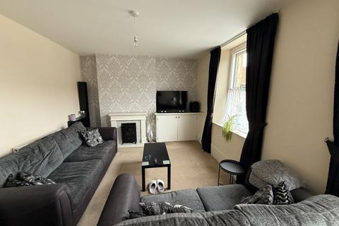 2 bedroom flat to rent, Meadow Street