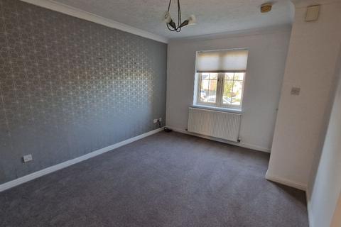 2 bedroom semi-detached house to rent, Bradford BD4