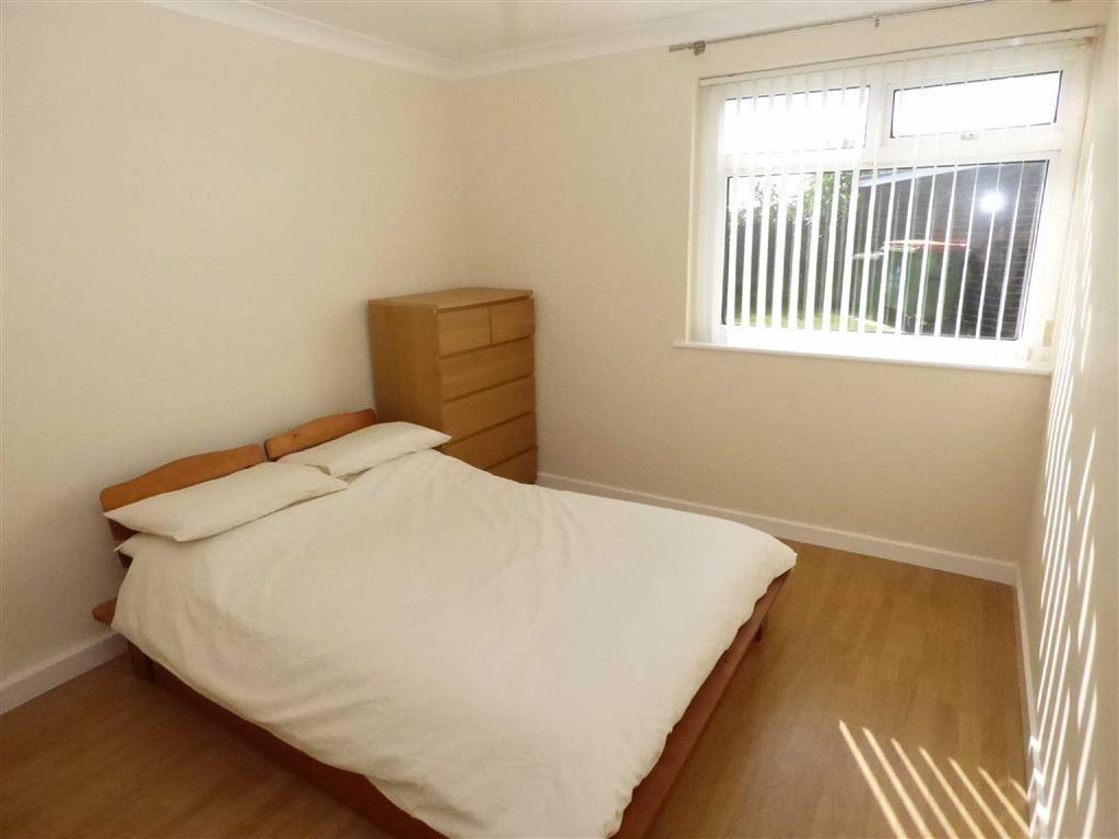 Elsdon Avenue, Seaton Delaval 2 bed flat £400 pcm (£92 pw)