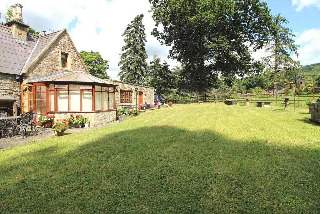 Leighton, Welshpool 4 bed detached house £300,000