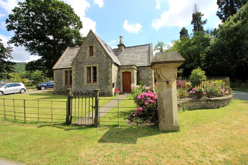 Leighton, Welshpool 4 bed detached house - £300,000