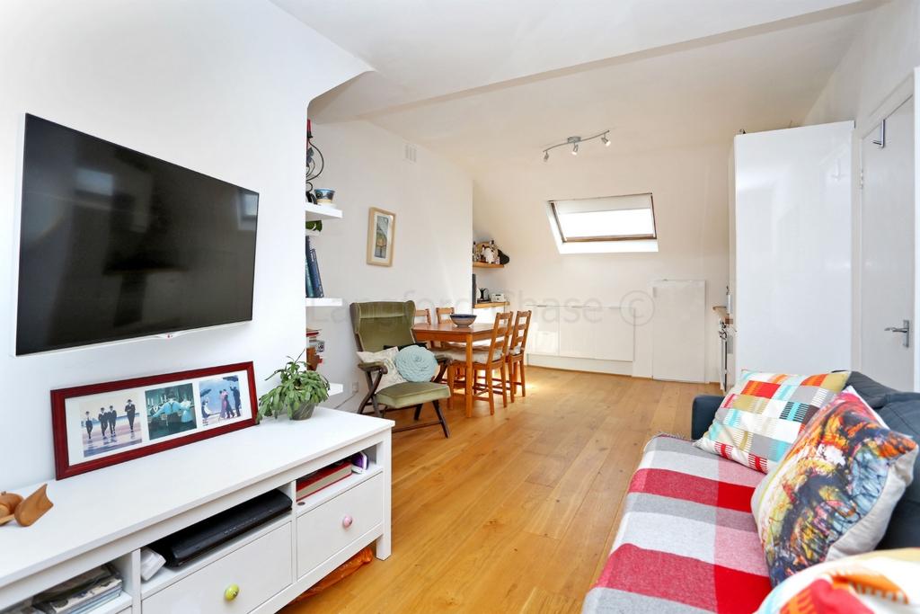Apartment in London - View 3