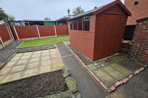 2 bedroom semi-detached house to rent, Ledbury Road, Smithies