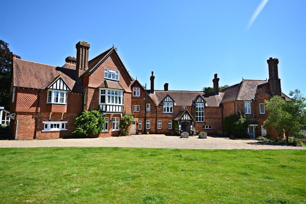 Wheel Lane, Westfield 1 bed flat £175,000