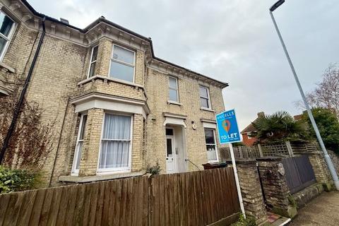 2 bedroom flat to rent, Upperton Road, Eastbourne BN21