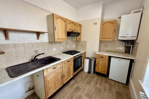 2 bedroom flat to rent, Upperton Road, Eastbourne BN21