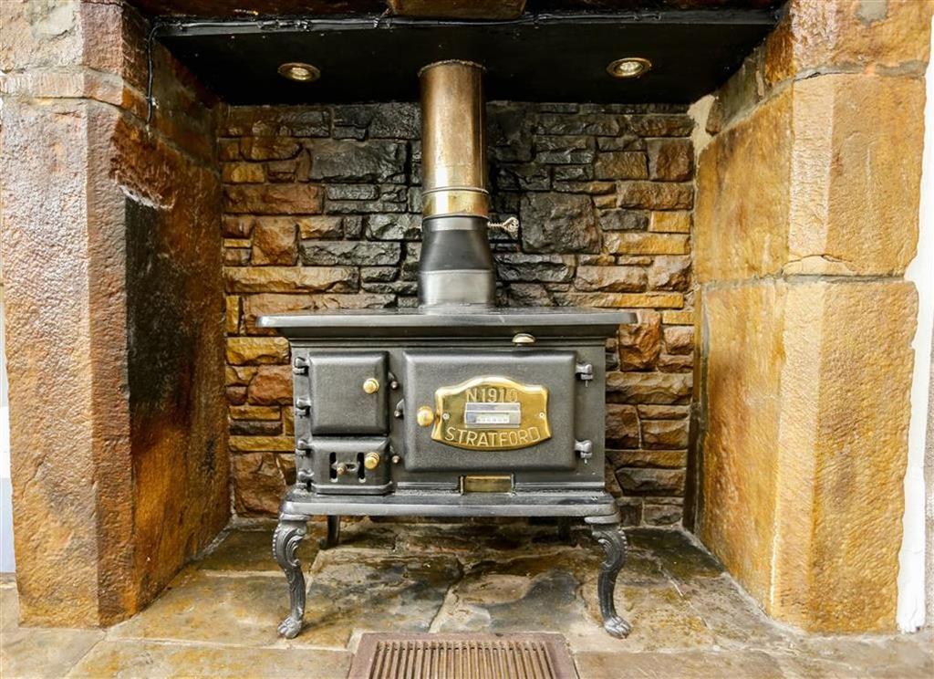 Ridge End Fold, Marple, Cheshire 2 bed house - £325,000