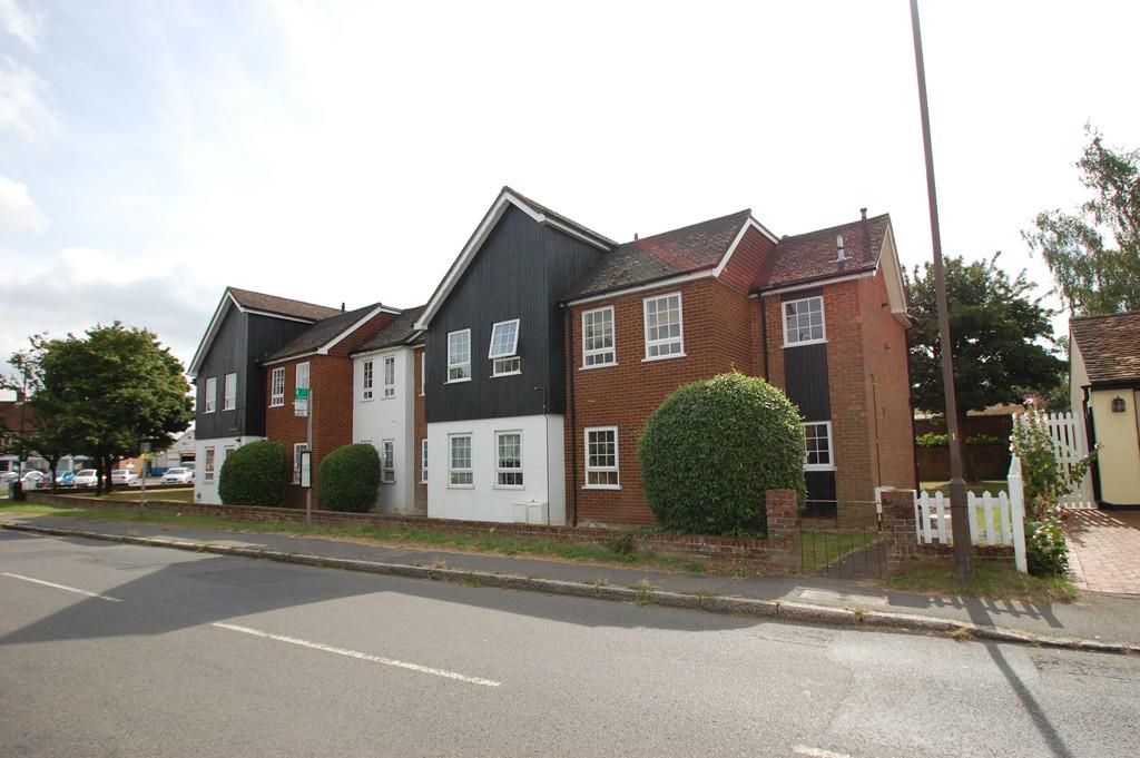 Home Farm Court, Chalfont St Giles, HP8 1 bed flat £875 pcm (£202 pw)