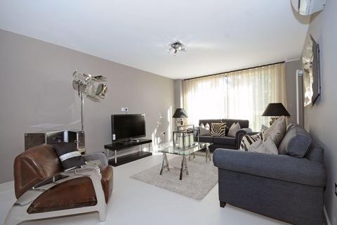 3 bedroom flat to rent, Boydell Court, St John's Wood Park
