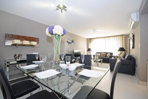 3 bedroom flat to rent, Boydell Court, St John's Wood Park