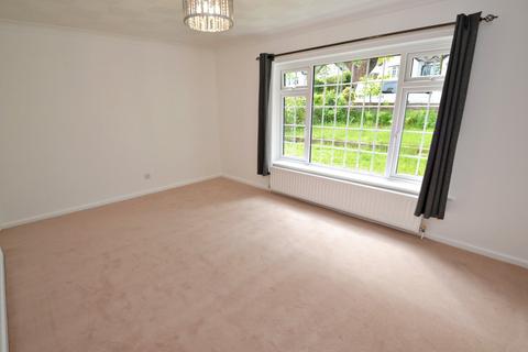 2 bedroom flat to rent, Broadstone