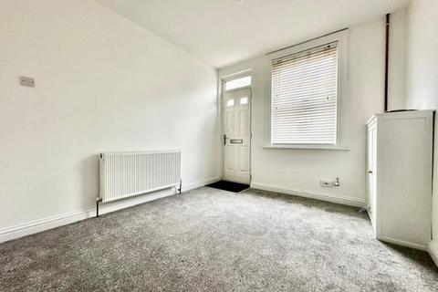 2 bedroom terraced house to rent, Hartley Road, Luton, Bedfordshire, LU2 0HX