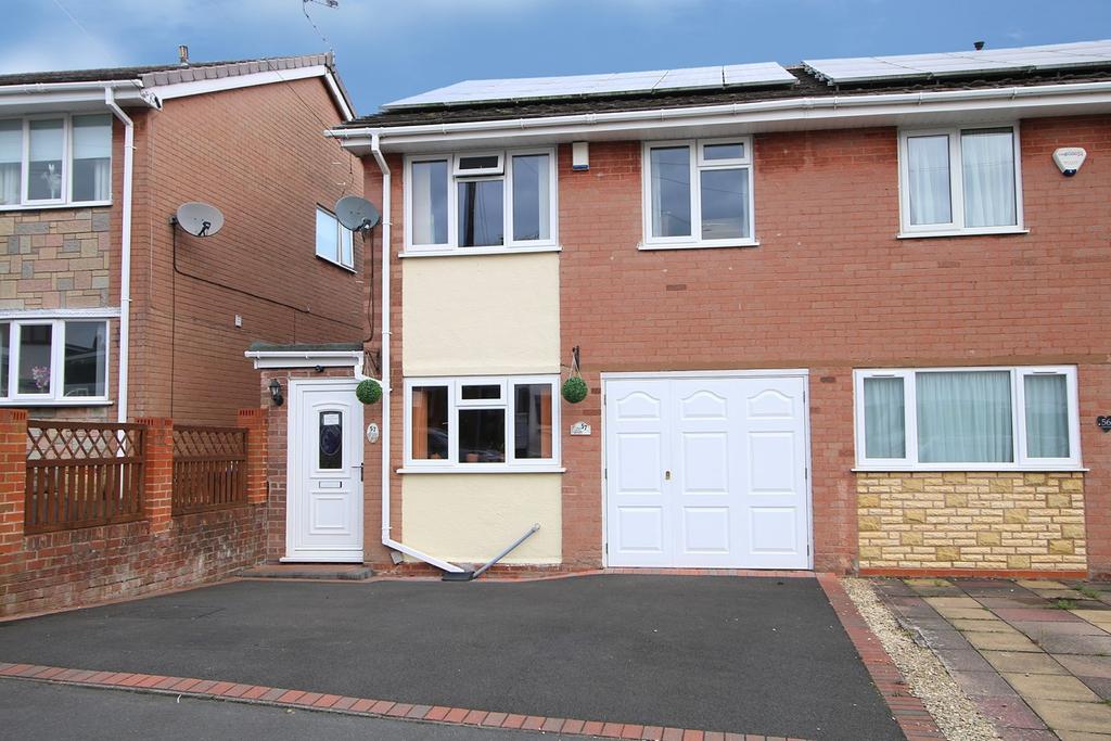 Larkhill Road, Wollaston, Stourbridge, DY8 3 bed semidetached house £895 pcm (£207 pw)