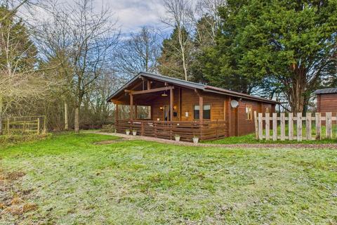 2 bedroom chalet to rent, Rake Lane, Chorlton-by-backford