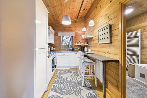 2 bedroom chalet to rent, Rake Lane, Chorlton-by-backford