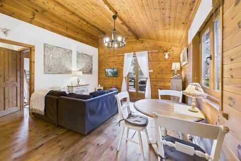 2 bedroom chalet to rent, Rake Lane, Chorlton-by-backford