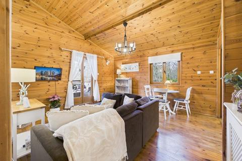 2 bedroom chalet to rent, Rake Lane, Chorlton-by-backford