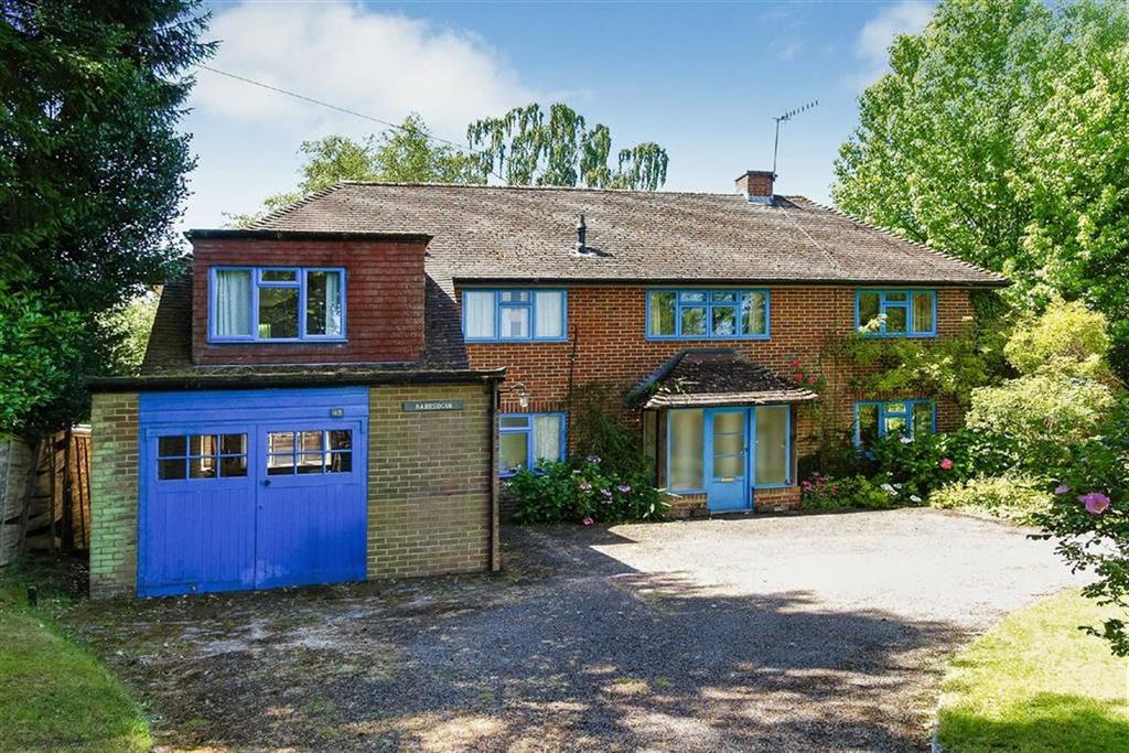 Hammer Lane, Haslemere, Surrey, GU27 3 bed detached house £625,000