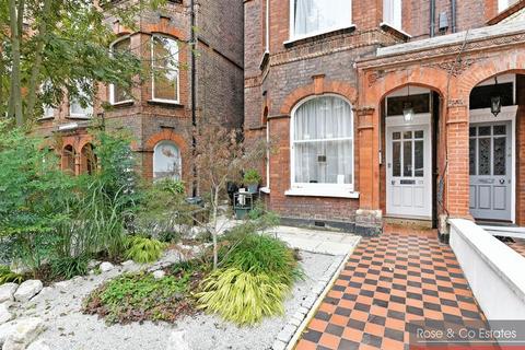 Studio to rent, Greencroft Gardens, South Hampstead,