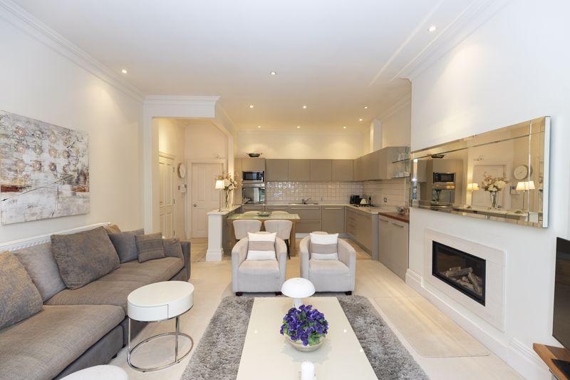 Living Room /...