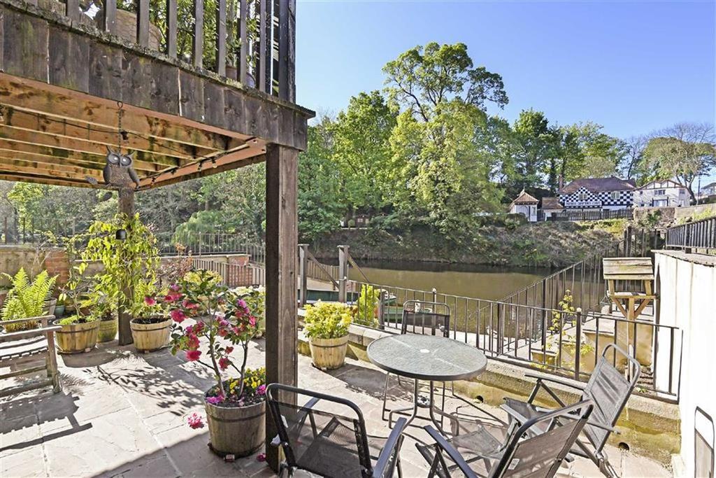 Waterside, Knaresborough, North Yorkshire 2 bed apartment £280,000