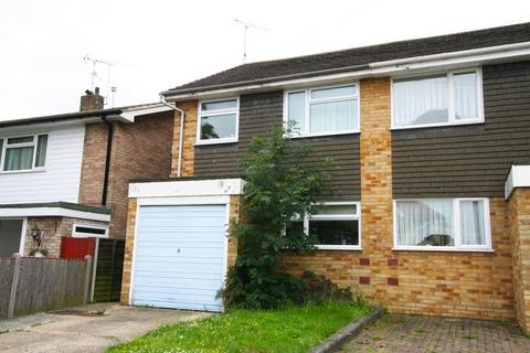 3 bedroom semi-detached house to rent, Mountdale Gardens, Leigh-on-Sea