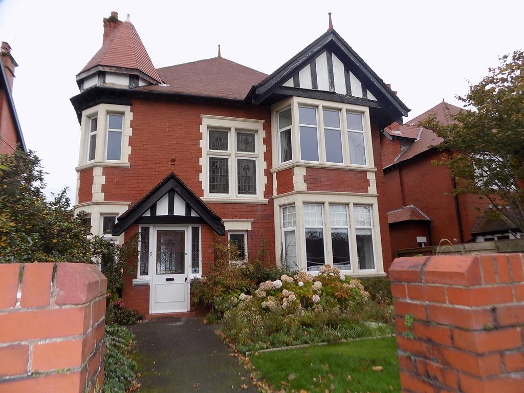 St Thomas Road, St Annes FY8 3 bed £895 pcm (£207 pw)