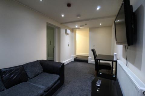 2 bedroom flat to rent, Apt 2, 3 Ribblesdale Place Preston PR1 3AF