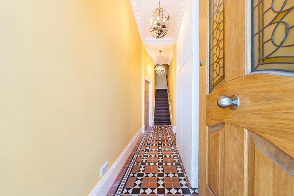 Apartment in Islington - View 2
