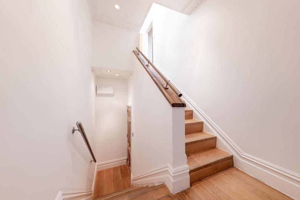 Apartment in Islington - View 3