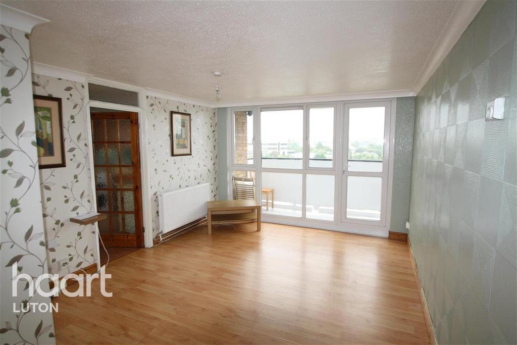 Kingsland Court, Luton 2 bed flat £850 pcm (£196 pw)