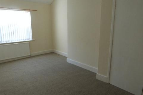 3 bedroom terraced house to rent, Station Road, Ashington
