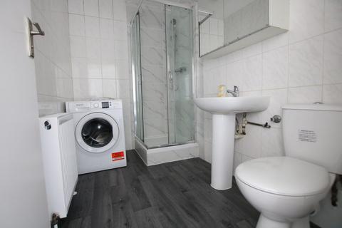 2 bedroom flat to rent, Chichele Road, Willesden, London, NW2