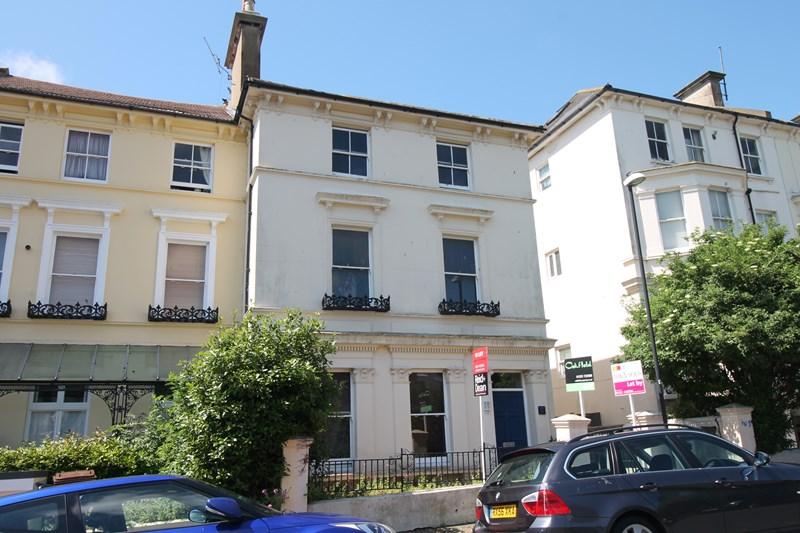 Upperton Gardens, Eastbourne 1 bed flat £675 pcm (£156 pw)