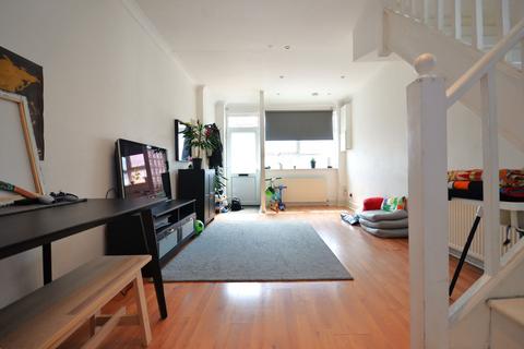 2 bedroom end of terrace house to rent, Yewfield Road, Willesden NW10 9TB