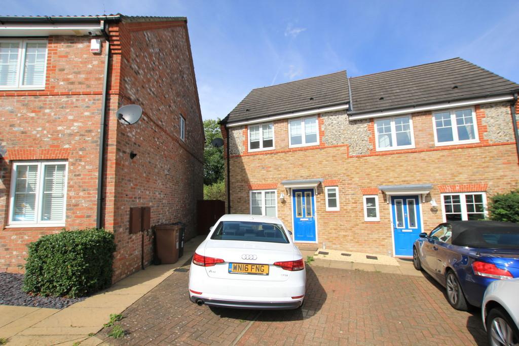 Knebworth Gate, Stevenage 2 bed semidetached house £1,295 pcm (£299 pw)