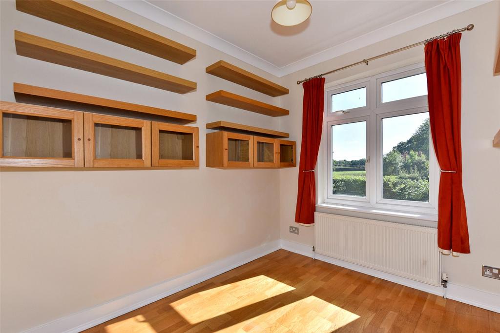 Bedroom / Office