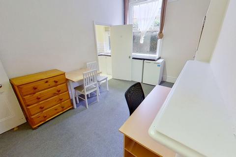 Studio to rent, Clandon Road, Guildford, GU1 2DR