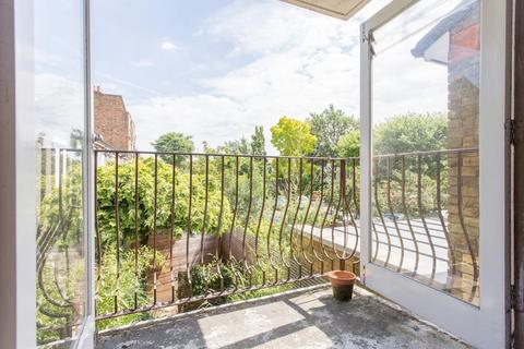 2 bedroom apartment to rent, Thornhill Road, Barnsbury, N1