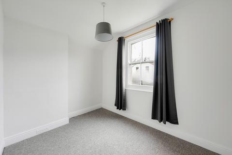 2 bedroom flat to rent, St Albans Road, Westbury Park